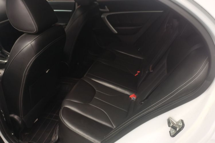 吉利汽车 帝豪 2016款 三厢 1.5L CVT向上版中控内饰7004