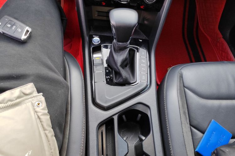 大众 途观L 2020款 330TSI 自动两驱智动豪华版 国VI中控内饰18