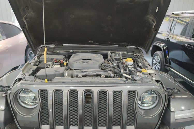 Jeep 牧马人 2021款 2.0T 80周年纪念版机舱底盘24