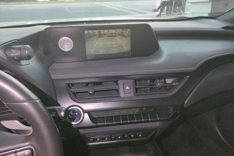 雷克萨斯UX新能源 2020款 300e 纯·悦版中控内饰16