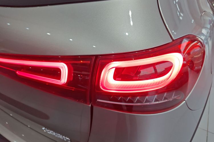 奔驰EQA 2023款 EQA 260车身外观9