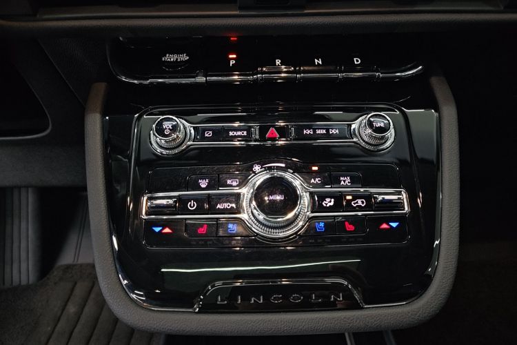 林肯 冒险家 2022款 2.0T 两驱尊雅版中控内饰18