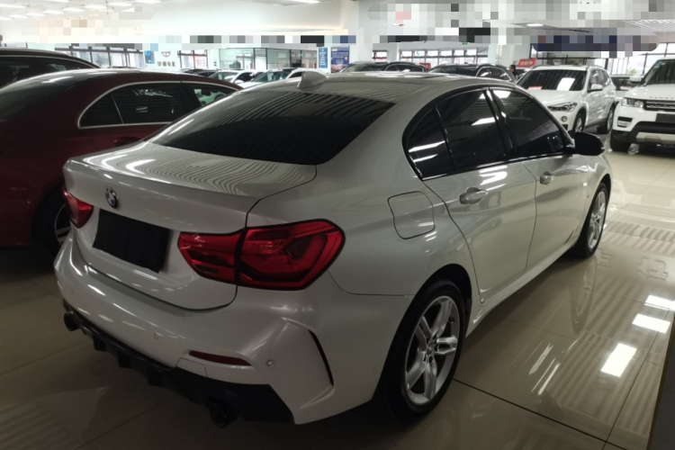 宝马1系 2021款 120i M运动曜夜版车身外观7