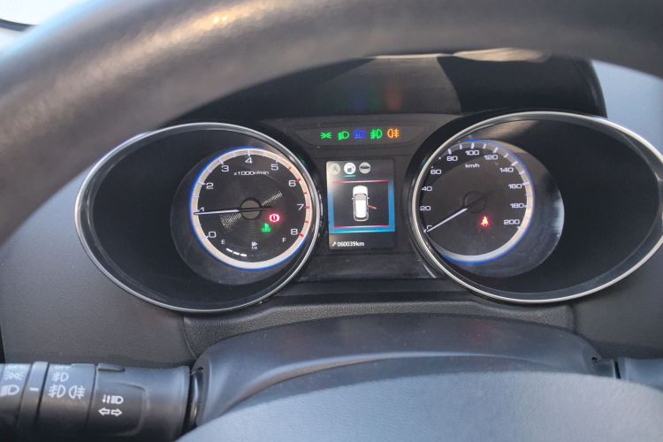 东风风神AX4 2017款 1.6L 手动潮尚型中控内饰14