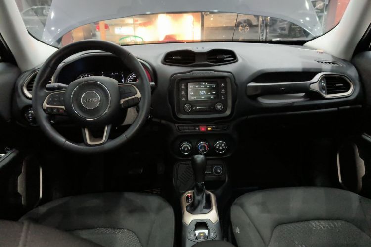 Jeep 自由侠 2017款 180T 自动高能版中控内饰12