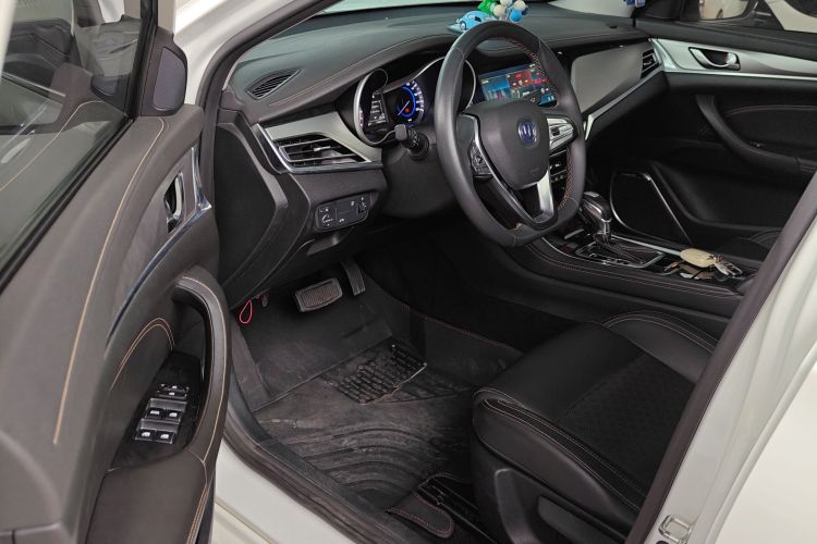 长安 逸动 2018款 高能版 1.6L GDI 自动先锋型 国V中控内饰20