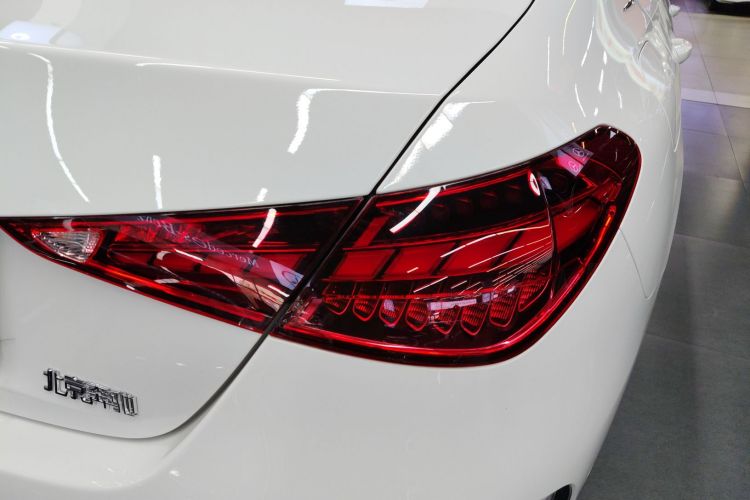 奔驰C级 2023款 改款二 C 260 L 运动版车身外观9