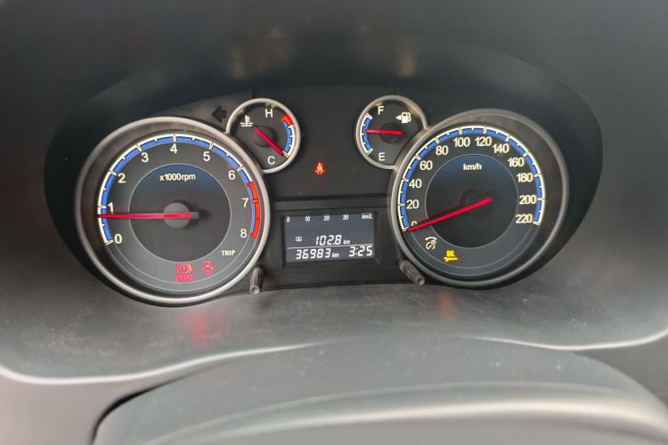 铃木 天语 SX4 2013款 1.6L 手动酷锐型中控内饰14