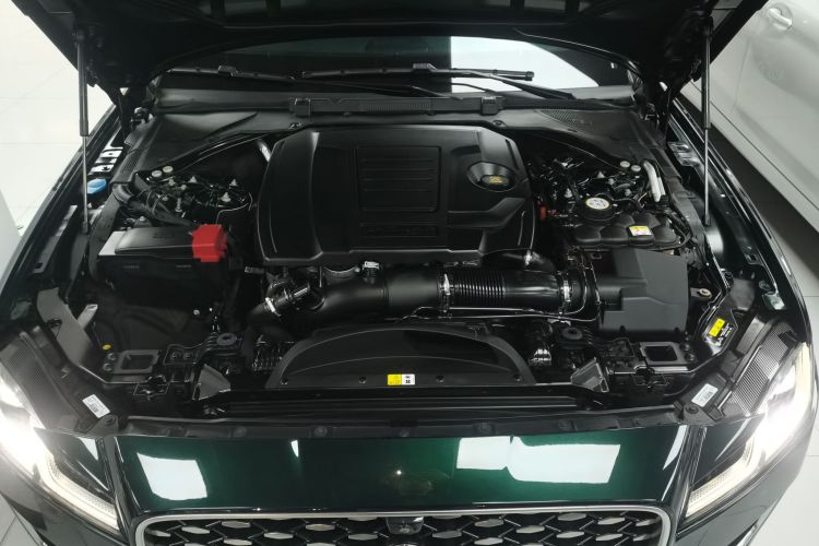 捷豹XFL 2022款 XFL 2.0T P250 两驱尊享豪华版机舱底盘24