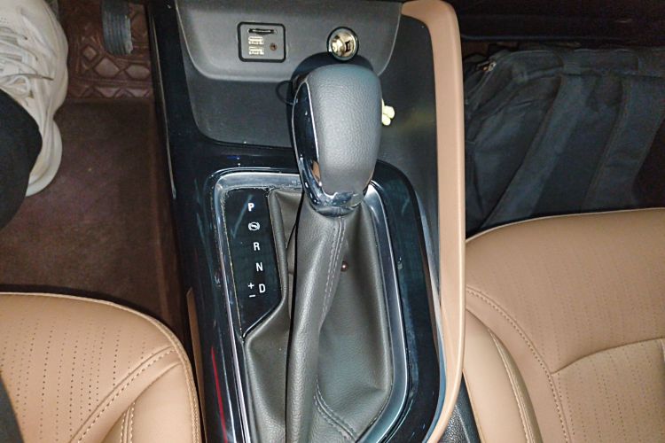 别克GL6 2021款 323T 轻混动互联豪华型中控内饰18