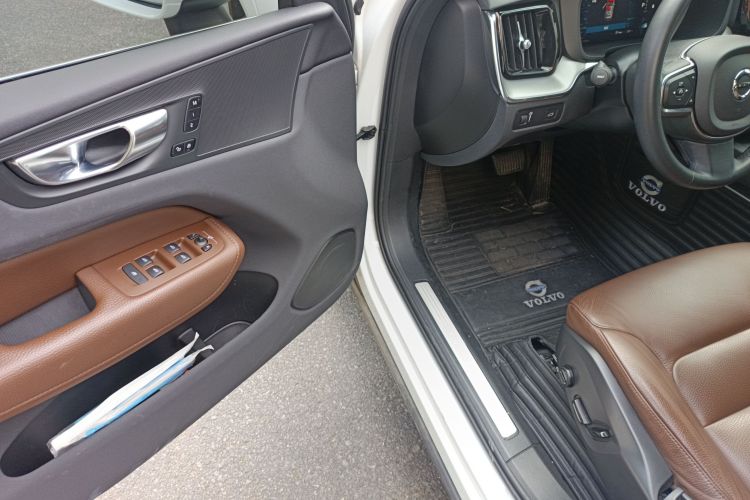 沃尔沃XC60 2022款 B5 四驱智逸豪华版中控内饰20