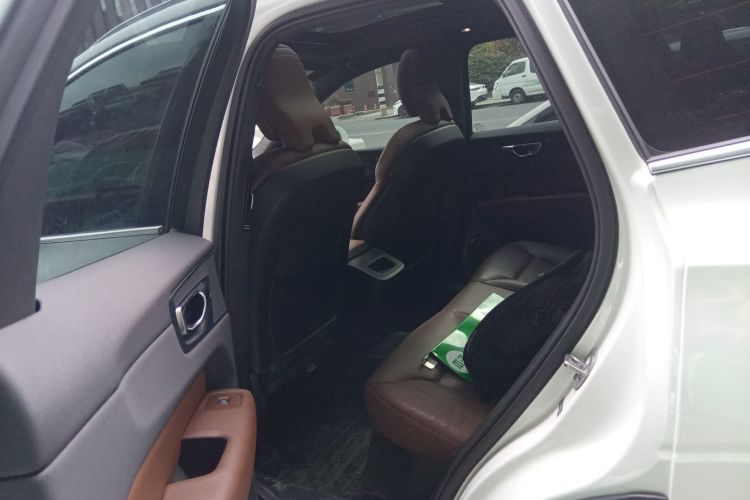 沃尔沃XC60 2025款 B5 四驱智逸豪华版中控内饰7004