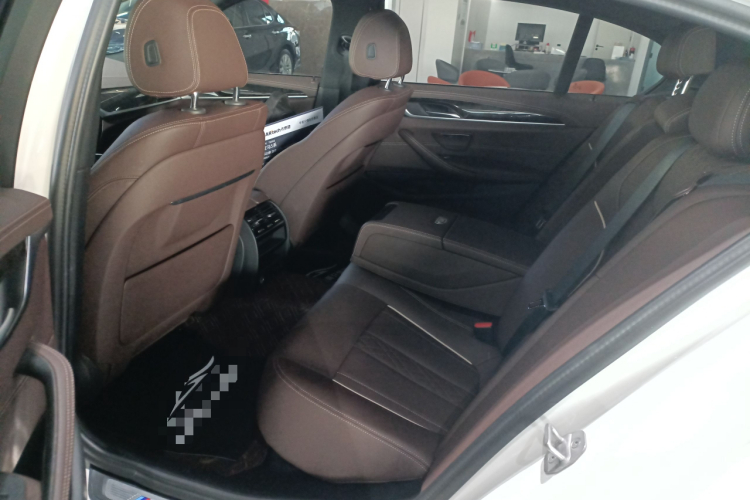 宝马5系 2022款 改款二 525Li M运动套装中控内饰7004