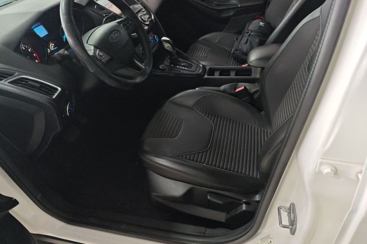 福特 福克斯 2018款 两厢经典 1.6L 自动风尚型智行版局部细节19