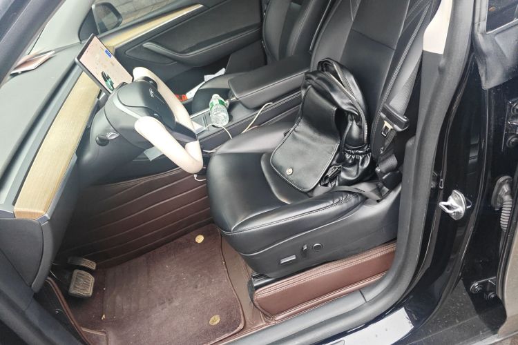 特斯拉 Model Y 2021款 标准续航后驱版中控内饰19