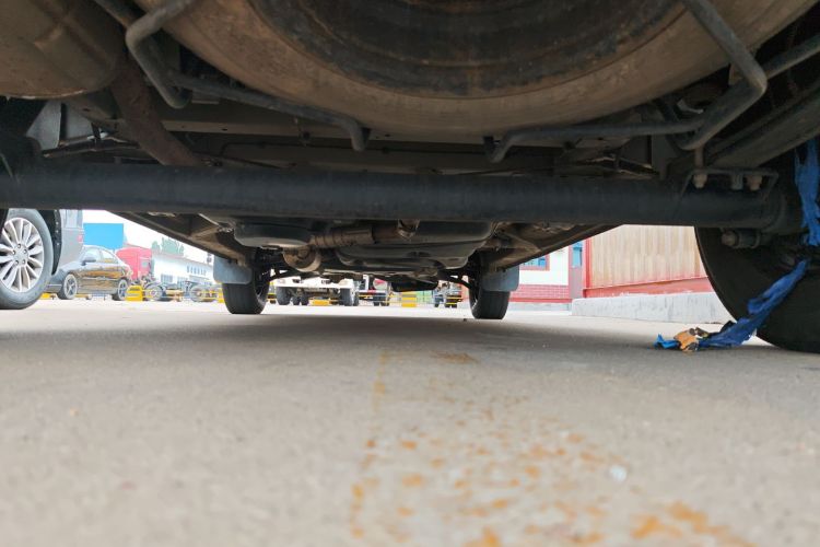 上汽大通MAXUS 新途V80 2021款 2.0T 手动经典城配王短轴超低顶3座局部细节9008