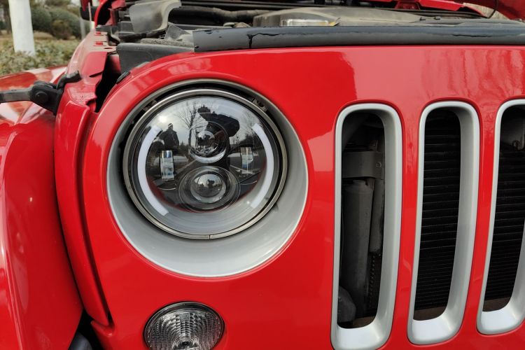 Jeep 牧马人 2017款 3.0L Sahara 四门舒享版车身外观8