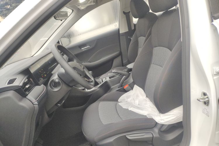 荣威i5 2023款 1.5L 手动舒享版中控内饰19