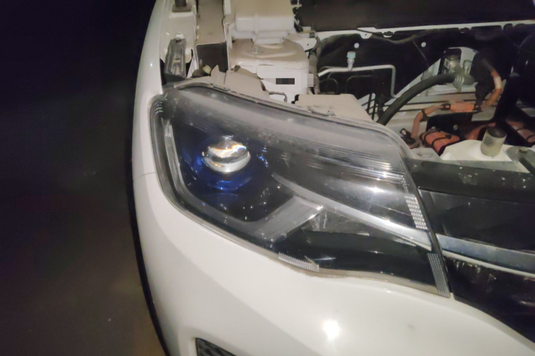 东风纳米EX1 2023款 PRO 轻风版闪电型车身外观8