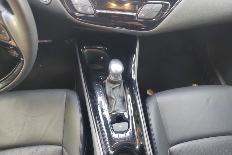 丰田 奕泽IZOA 2018款 2.0L 奕驰版 国VI中控内饰18