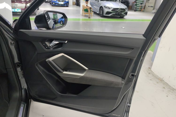 奥迪Q3 2023款 35 TFSI 时尚动感型（1.5T）中控内饰7005