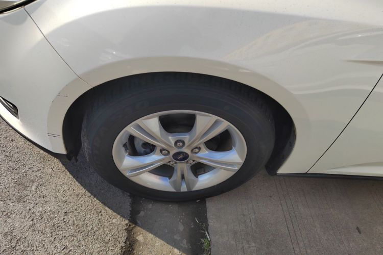 福特 福克斯 2015款 两厢 1.6L 自动舒适型车身外观6007