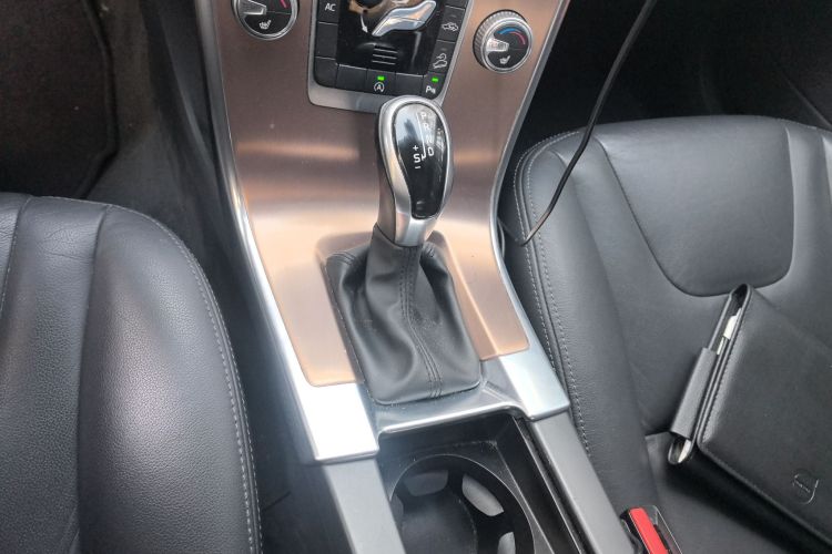 沃尔沃XC60 2017款 T5 AWD 智进版中控内饰18