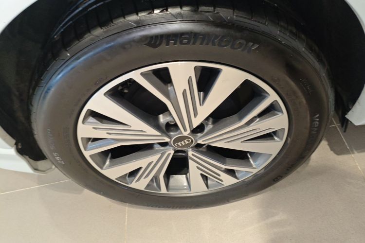 奥迪Q4 e-tron 2024款 40 e-tron 创行版车身外观6008