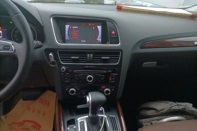 奥迪Q5 2013款 40 TFSI 技术型中控内饰16