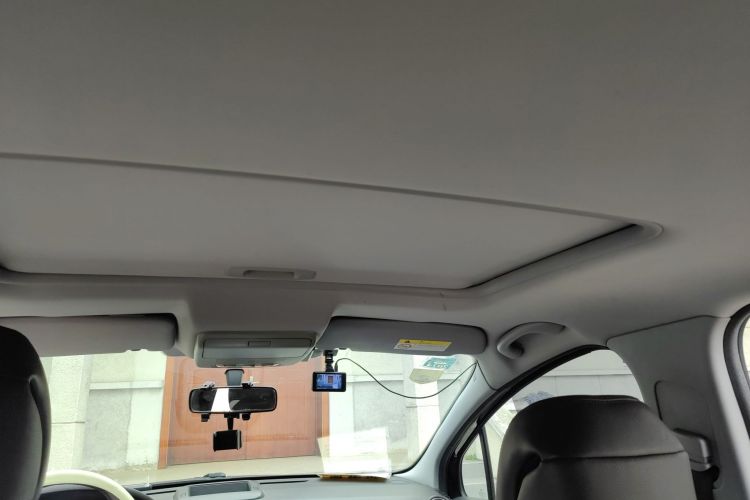 标致3008 2013款 2.0L 自动潮流版中控内饰22