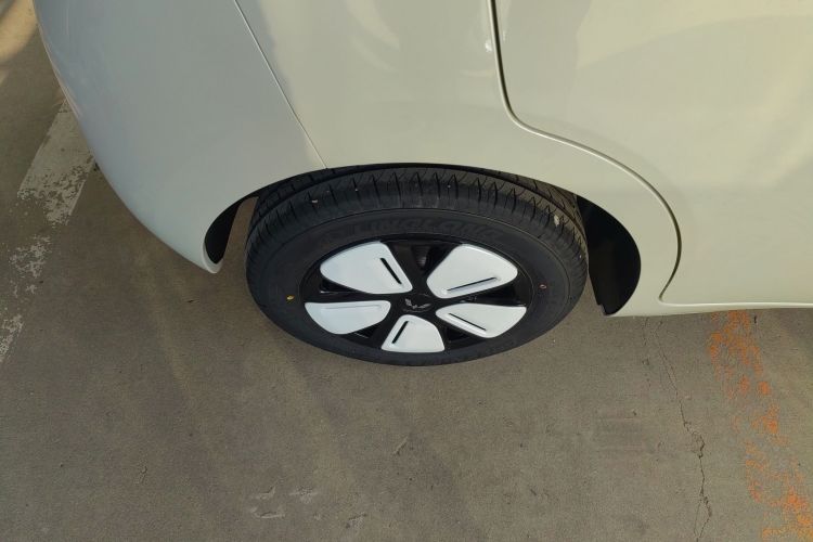 五菱汽车 宏光MINIEV 2025款 四门版 进阶款车身外观6008