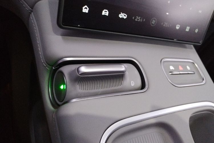 蔚来EC6 2024款 75kWh中控内饰18