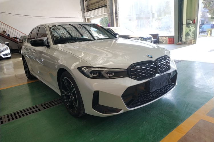 宝马3系 2023款 325i M运动套装车身外观6002