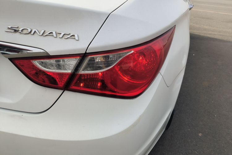 现代 索纳塔 2015款 经典 2.0L 自动豪华版车身外观9