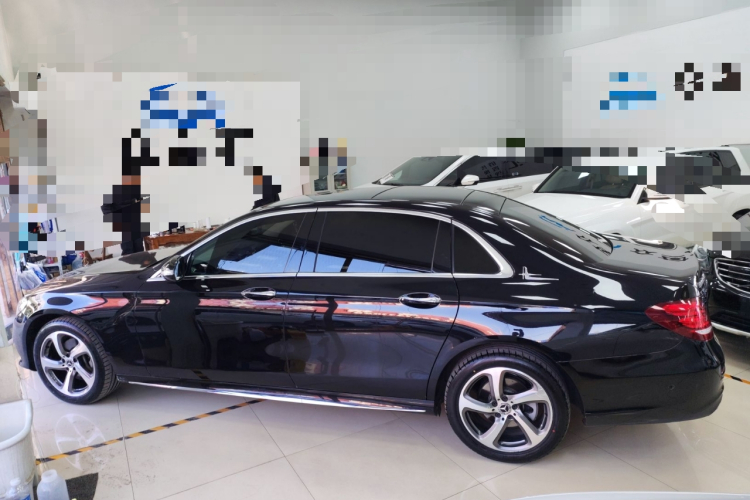 奔驰E级 2018款 E 200 L 运动型 4MATIC车身外观4