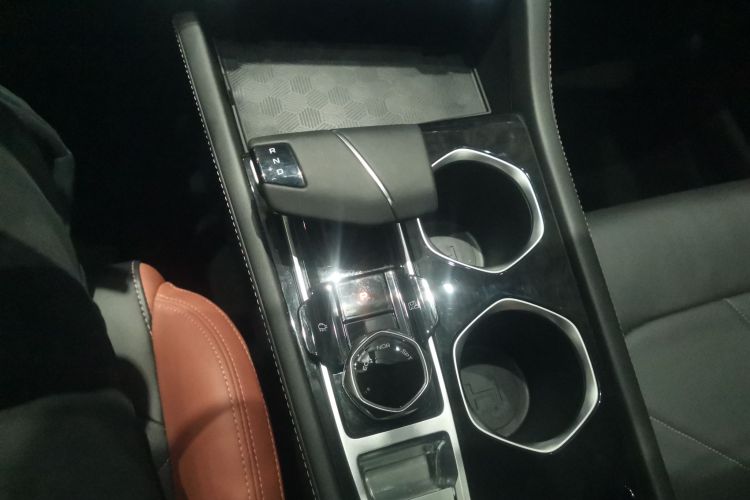 长安 逸动 2023款 畅享版 PLUS 蓝鲸NE 1.4T GDI DCT尊贵版中控内饰18