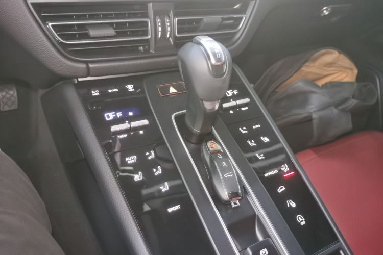 保时捷 2022款 Macan 2.0T中控内饰18