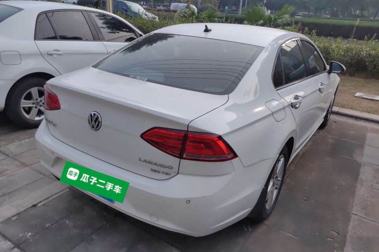 大众 凌渡 2017款 230TSI 手动风尚版车身外观7