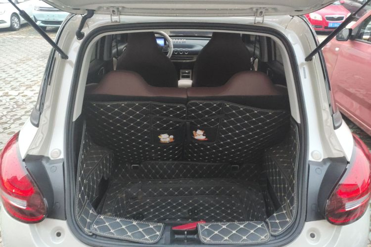 五菱汽车 五菱缤果 2023款 203km 轻享款机舱底盘23