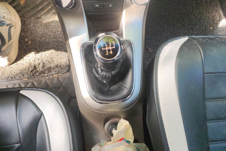 雪佛兰 科鲁兹 2015款 1.5L 经典 SL MT中控内饰18