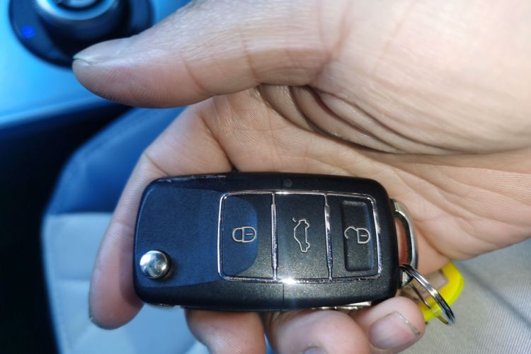 华晨新日i03 2021款 318km 31.45kWh中控内饰7001