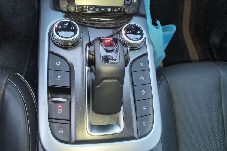 坦克300 2021款 越野版 2.0T 征服者中控内饰18