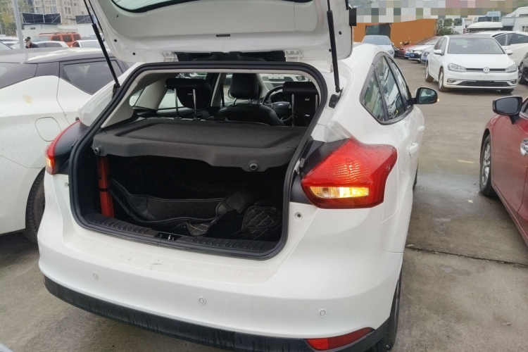 福特 福克斯 2018款 两厢经典 1.6L 自动风尚型智行版局部细节23