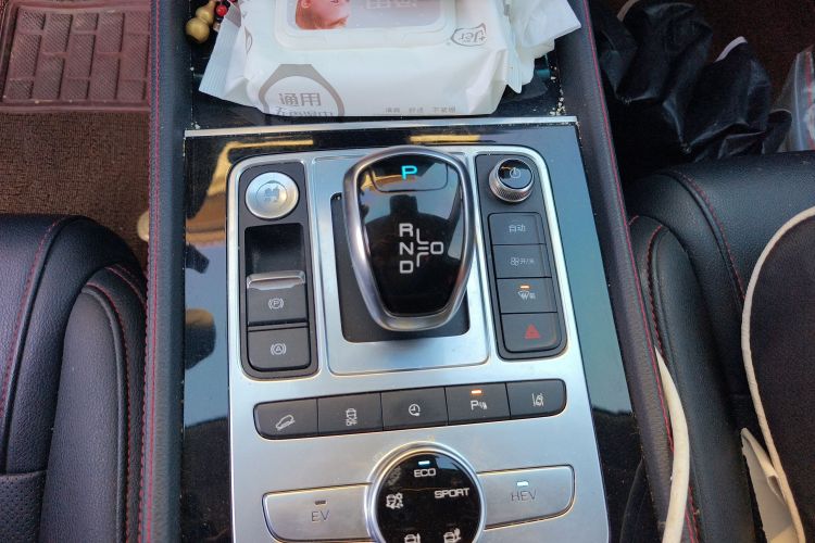 比亚迪 唐新能源 2019款 DM 2.0T 全时四驱智联创享型 7座 国VI中控内饰18