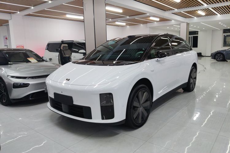 理想汽车 理想i6 2025款 四驱标准型车身外观1