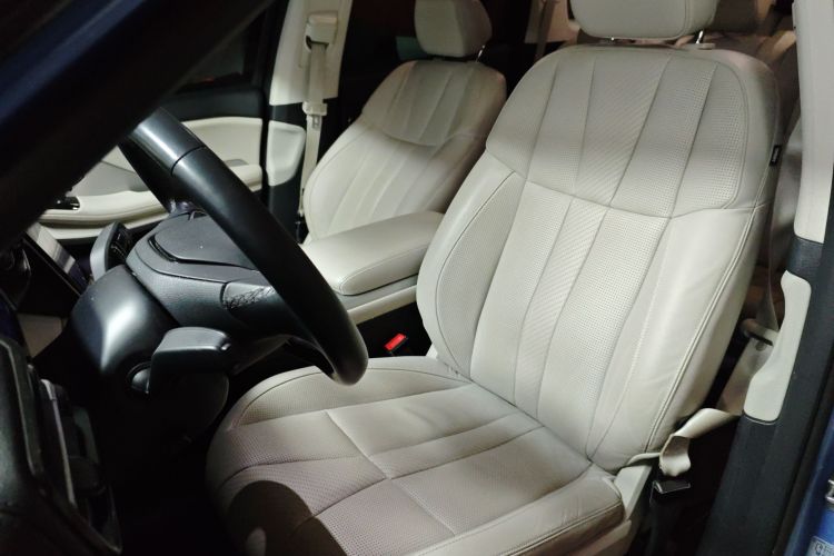 蔚来ES8 2018款 355KM 基准版 七座版中控内饰19