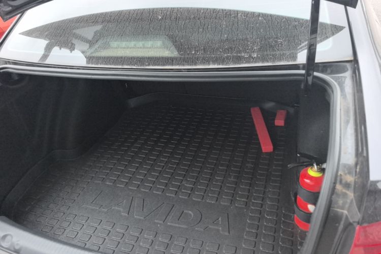 大众 朗逸 2015款 1.6L 手动舒适版机舱底盘23