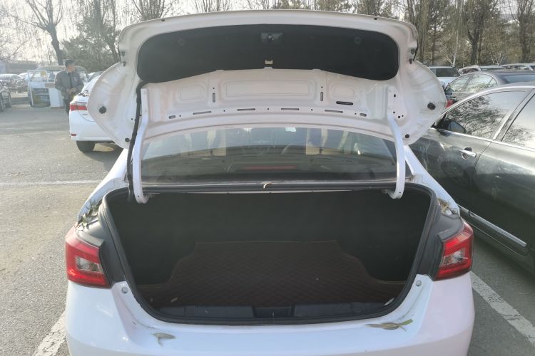 奇瑞 艾瑞泽5 2016款 1.5L CVT领锐版机舱底盘23