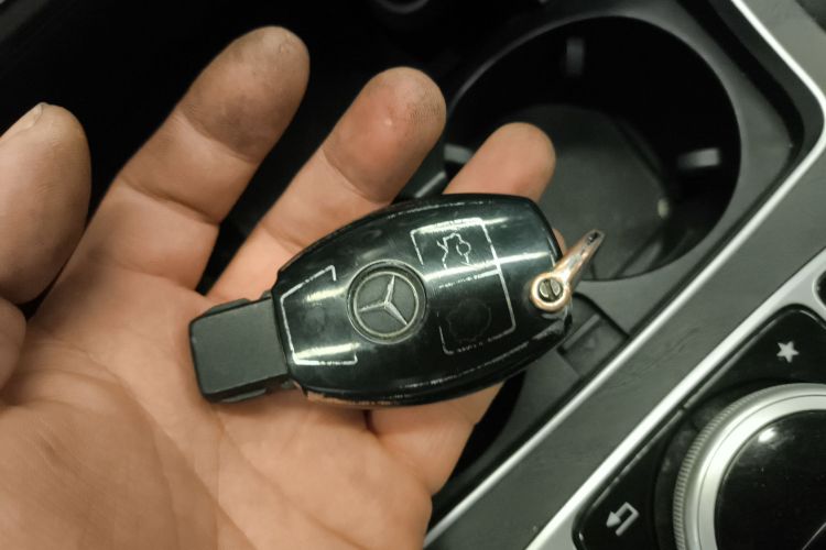 奔驰C级 2015款 改款 C 180 L 运动型中控内饰7001