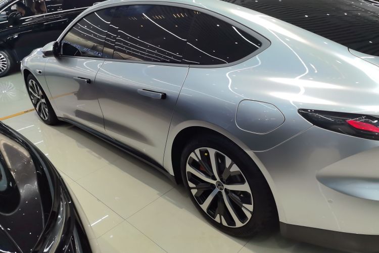 蔚来ET7 2023款 75kWh车身外观4